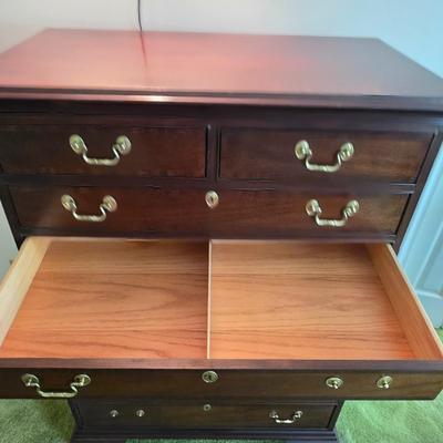 LOT 136Y: Vintage Councill Craftsmen Chippendale Style Mahagony Eight-Drawer Chest