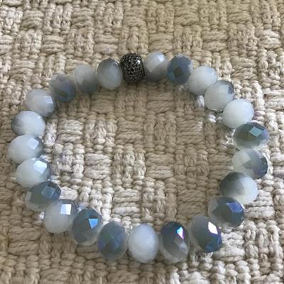 Faceted glass beaded stretch bracelet
