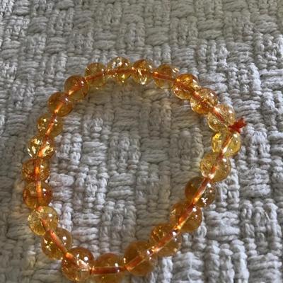 Pretty orange glass beaded stretch bracelet