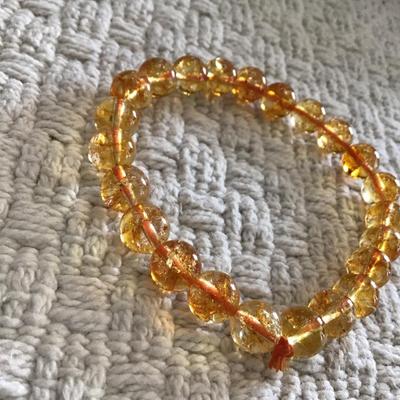 Pretty orange glass beaded stretch bracelet