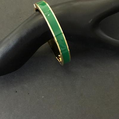 Very nice Talbots gold tone enamel green hinged bangle bracelet