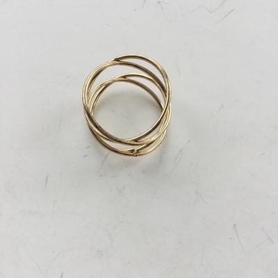 Beautiful gold tone ring