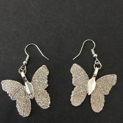 Super cute vintage Metal, silver tone, filigree, butterfly, dangle, earrings, beautiful