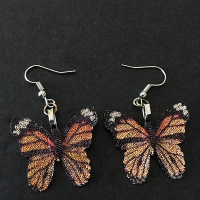 Super cute vintage Metal, silver tone, filigree, butterfly, dangle, earrings, beautiful