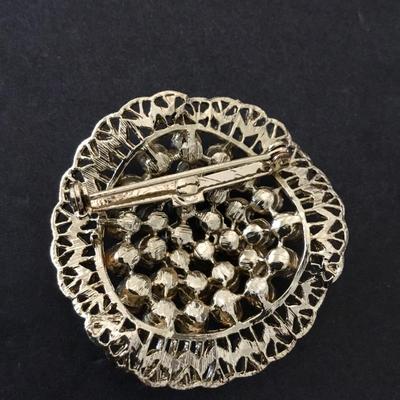Beautiful vintage, rich in color rhinestone, crystal rhinestone brooch very beautiful very nice