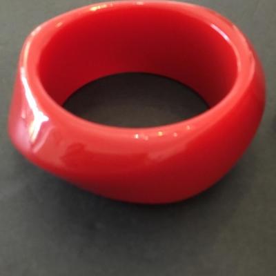 Vintage Dakota red thick chunky bangle bracelet very nice