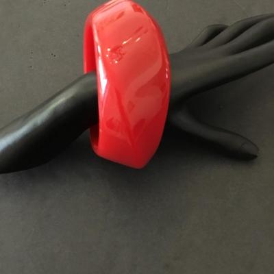 Vintage Dakota red thick chunky bangle bracelet very nice