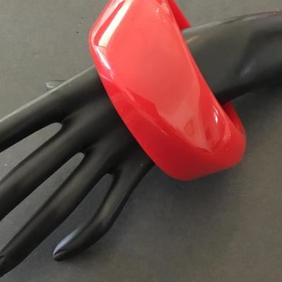 Vintage Dakota red thick chunky bangle bracelet very nice
