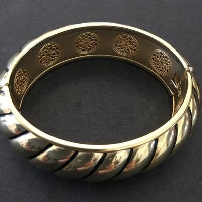 Beautiful vintage Betsey Johnson, gold toned, hinged bangle bracelet very beautiful very nice