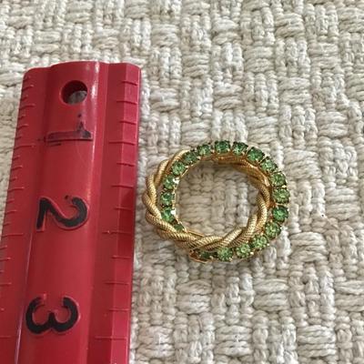 Gold tone vintage rhinestone brooch