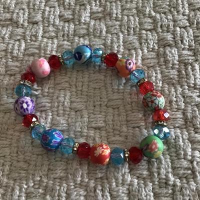 Pretty multicolor bead stretch bracelet
