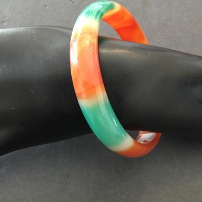 Beautiful vintage gemstone bangle bracelet