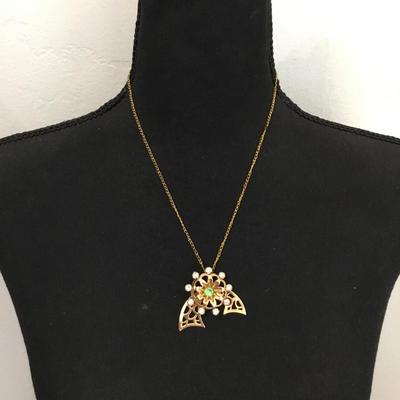 Vintage pendant & gold tone necklace