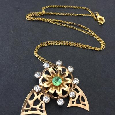 Vintage pendant & gold tone necklace
