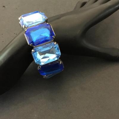 Vintage faux stretch bracelet