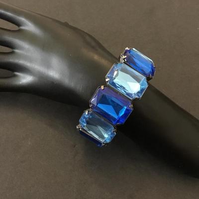 Vintage faux stretch bracelet