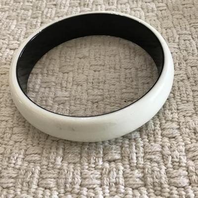 Black and white bangle bracelet set