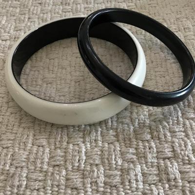 Black and white bangle bracelet set