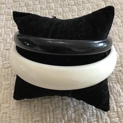 Black and white bangle bracelet set