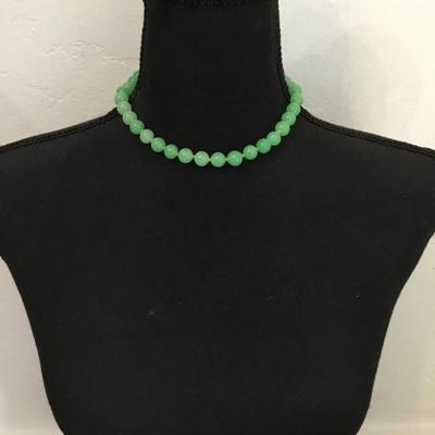Beautiful vintage jadeite glass is choker necklace
