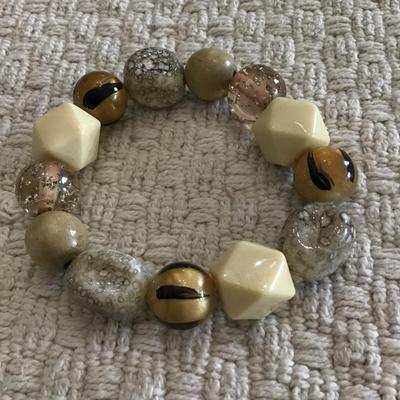 Cool beaded stretch bracelet