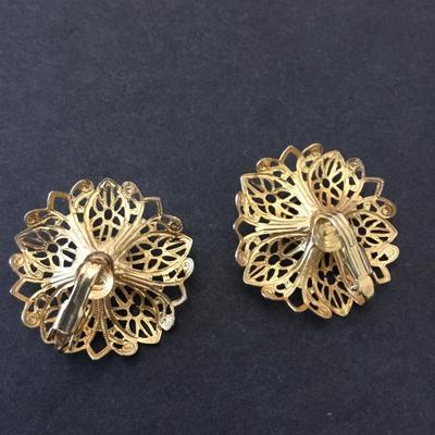 Cute gold tone flower clip on earrings