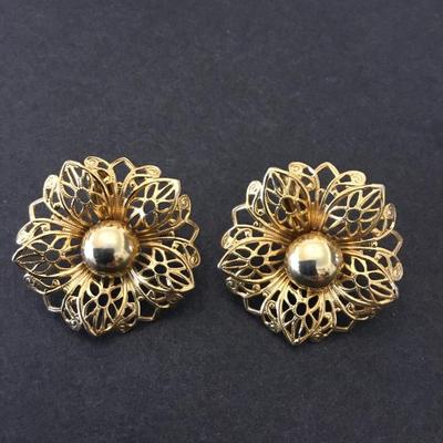 Cute gold tone flower clip on earrings