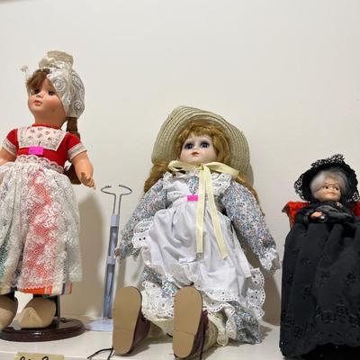 Sale Photo Thumbnail #138: Three dolls, Dutch Girl, Old Woman, Prairie Girl