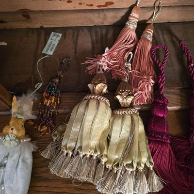 Decorative tassels
