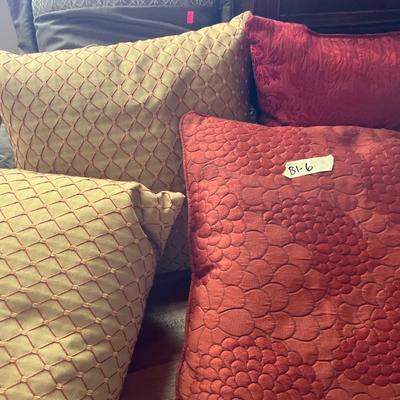 Sale Photo Thumbnail #170: Variety of Pillows Lot of 9

Buffet not included