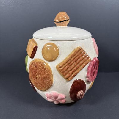 LOT 89: Vintage 1950s Cookies all Over Cookie Jar