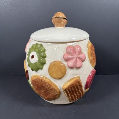 LOT 89: Vintage 1950s Cookies all Over Cookie Jar