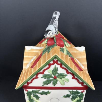 LOT 103: Lenox Winter Greetings Birdhouse Cookie Jar