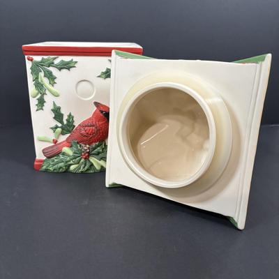 LOT 103: Lenox Winter Greetings Birdhouse Cookie Jar