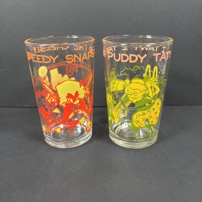 LOT 116: Vintage Welch's Jelly Jar Glasses: Bugs Bunny, Tom & Jerry, Sylvester & Tweety Bird, Speedy Gonzales & Yosemite...