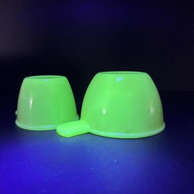 LOT 124: Jadeite/Uranium Glass Citrus Reamer/Juicer, 2-Measuring Cups & 2-Kraft Swanky Swig Juice Glasses