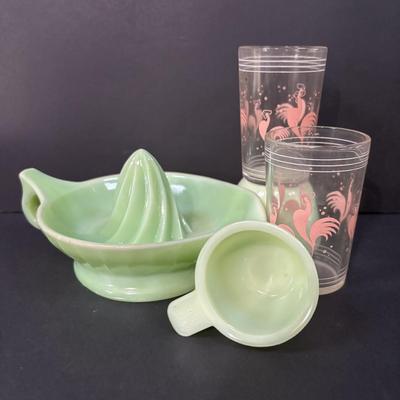 LOT 124: Jadeite/Uranium Glass Citrus Reamer/Juicer, 2-Measuring Cups & 2-Kraft Swanky Swig Juice Glasses