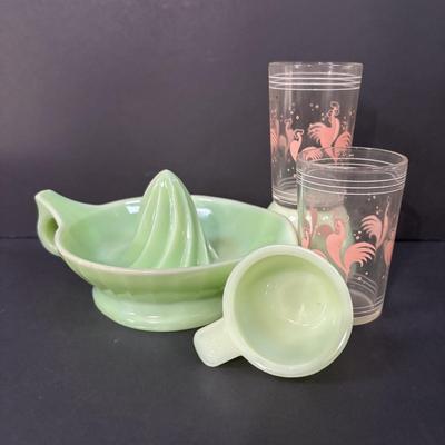 LOT 124: Jadeite/Uranium Glass Citrus Reamer/Juicer, 2-Measuring Cups & 2-Kraft Swanky Swig Juice Glasses