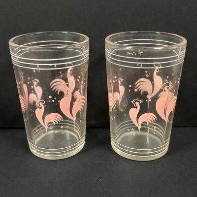 LOT 124: Jadeite/Uranium Glass Citrus Reamer/Juicer, 2-Measuring Cups & 2-Kraft Swanky Swig Juice Glasses