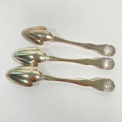 LOT 171: Silver Plated Collection - James W Tufts Quadruple Plated 1946 Pitcher, Utensils (Indian Silver / Four Star England, R Walace...
