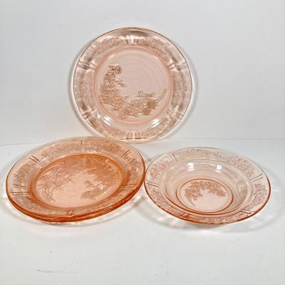 LOT 177: Collection of Pink Glass - Serving Plates / Bowls