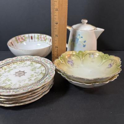 LOT 237: Beautiful China & More Collections: Limoges Covered Serving Bowls, Imperial Crown China Austria, R&S Germany