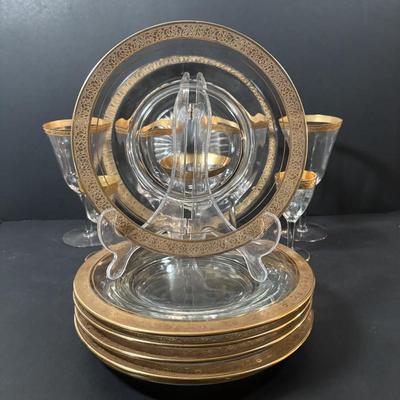LOT 238: Elegant Gold Rimmed Collection
