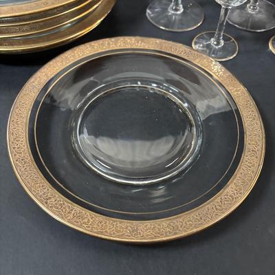 LOT 238: Elegant Gold Rimmed Collection
