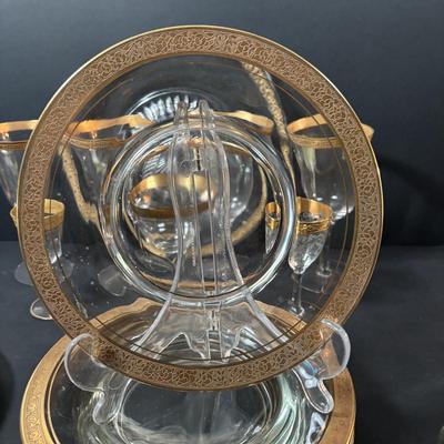 LOT 238: Elegant Gold Rimmed Collection