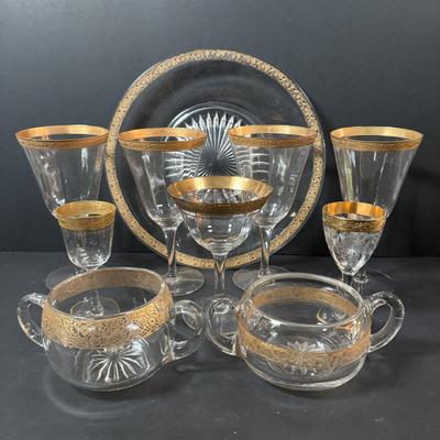 LOT 238: Elegant Gold Rimmed Collection