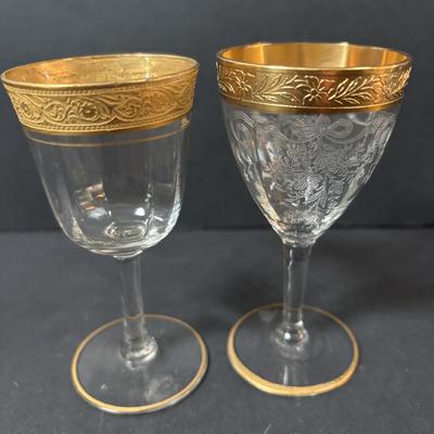LOT 238: Elegant Gold Rimmed Collection