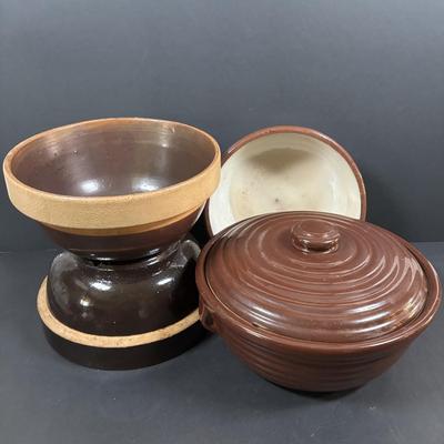 LOT 252: Vintage Potter Bowls featuring a Redware Bowl