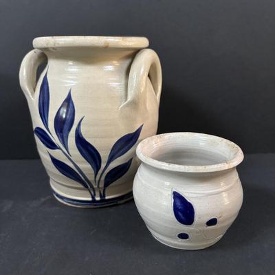 LOT 253: Williamsburg Pottery, Robinson Ransbottom Roseville spongeware Pitcher, 9-inch USA Brown Glaze Bowl & More