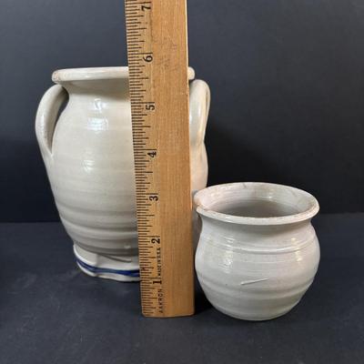 LOT 253: Williamsburg Pottery, Robinson Ransbottom Roseville spongeware Pitcher, 9-inch USA Brown Glaze Bowl & More